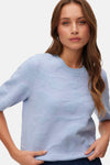 Pull col rond bleu de VERO MODA, avec motif floral en relief et manches courtes.
