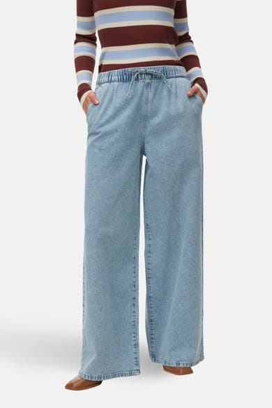 Jean large en denim bleu clair de VERO MODA, style décontracté avec cordon de serrage et ourlets finis.