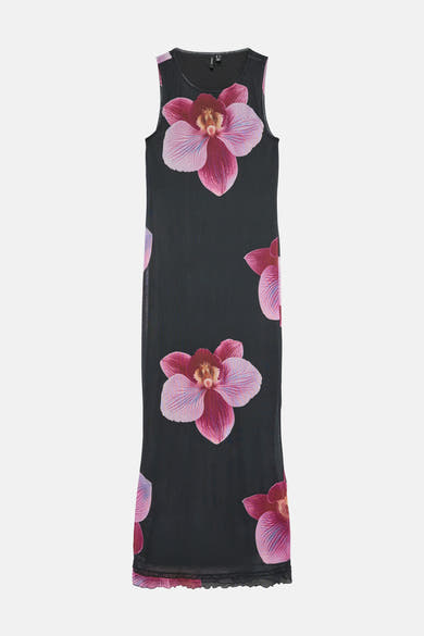Robe noire à manches courtes de Vero Moda, ornée d'un motif floral orchidée rose et violet.