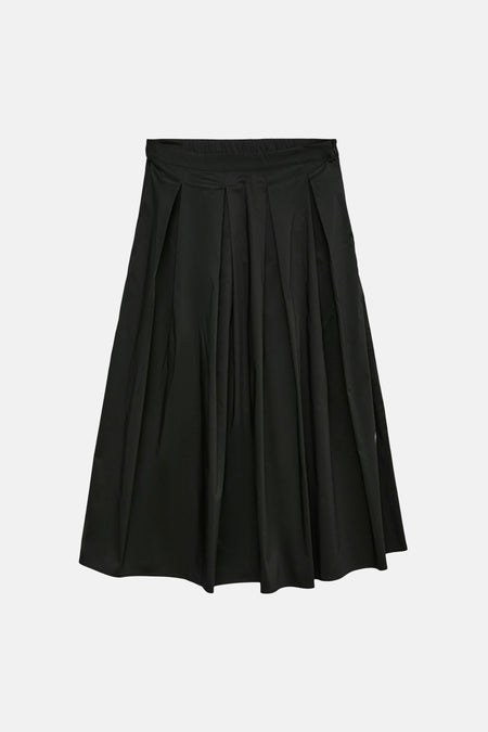 Jupe longue noire de VERO MODA®, plissée et coupée à plat.