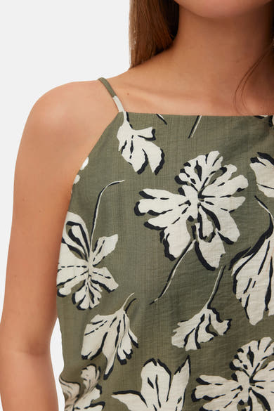 Débardeur multicolore de VERO MODA® avec motif floral blanc et noir sur fond vert kaki, coupe carrée.
