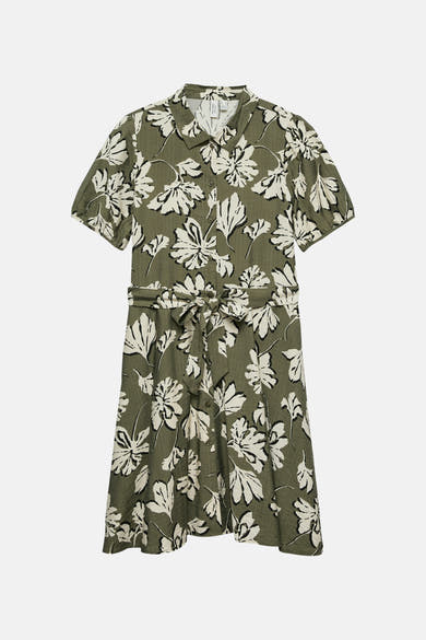 Robe multicolore par VERO MODA®, à motif floral, avec ceinture à nouer et manches courtes.