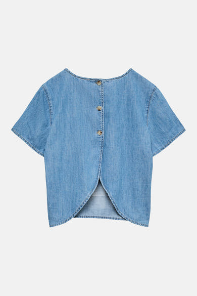Kortemouwenblouse van donkerblauw denim van Vero Moda, met knoopsluiting aan de achterkant en split.