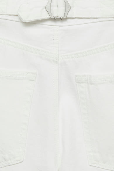 Jean blanc en denim par Vero Moda, détail de la partie arrière avec poches et boucle de ceinture métallique.