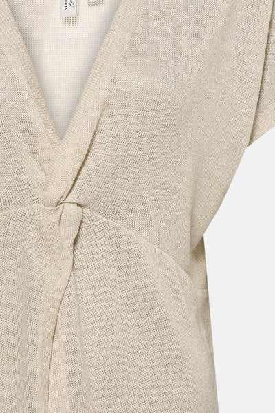 Beige gebreid T-shirt van Vero Moda met een geknoopte voorkant en korte mouwen.