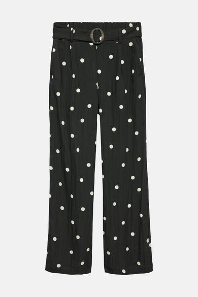 Zwarte broek met witte stippen van Vero Moda, met een bijpassende riem en een ronde gesp.