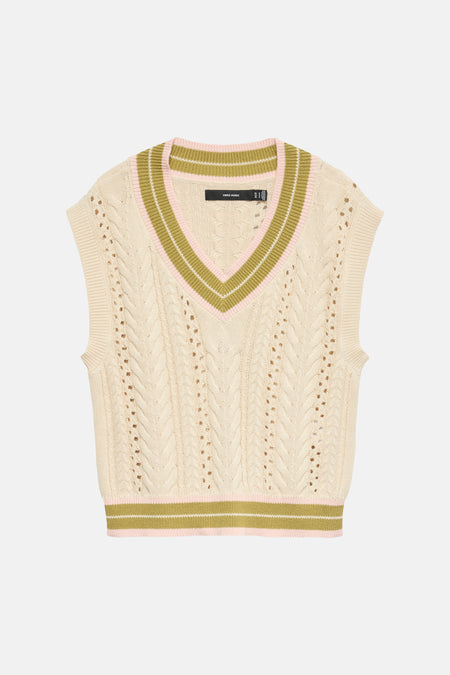 Gilet écru de VERO MODA® tricoté avec motifs tressés ajourés, col en V et bordures rayées vert olive et rose pâle.