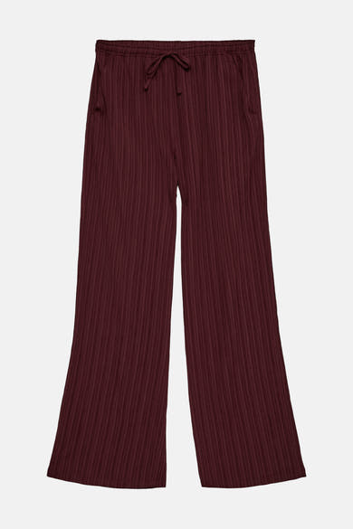 Pantalon violet plissé de VERO MODA, avec cordon de serrage et poches latérales.
