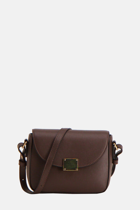 Sac à bandoulière brun de VERO MODA®, avec une bandoulière fine et une plaque dorée.