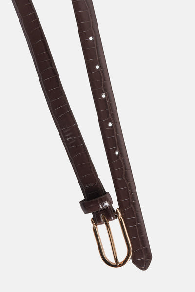 Ceinture marron en similicuir, par VERO MODA, avec motif crocodile et boucle dorée.