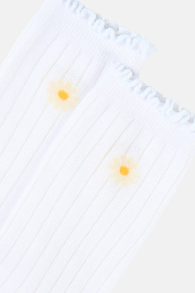 Chaussettes blanches de Vero Moda, avec motif de marguerites et bordure à volants.