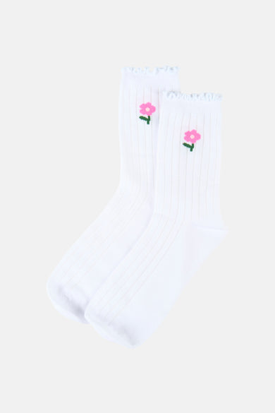 Witte geribbelde sokken van VERO MODA, versierd met roze en groene bloemenpatronen en geschulpte randen.