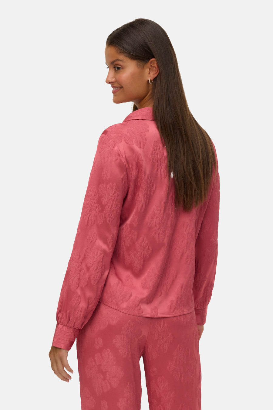 Chemise à manches longues rose de VERO MODA, avec motif floral en relief.