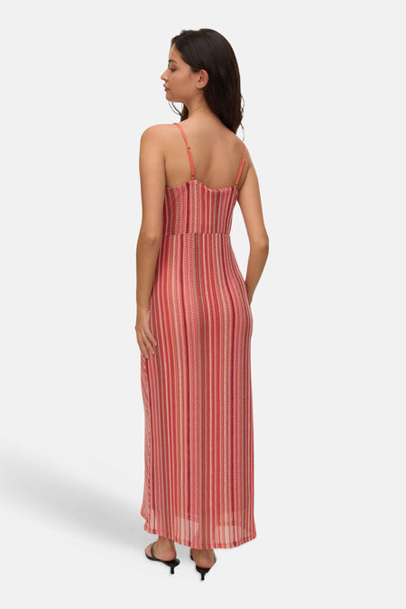 Robe longue multicolore de VERO MODA® à rayures verticales en tricot ajouré, vue de dos.