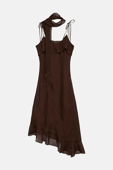 Bruine korte jurk met bandjes van VERO MODA®, met ruchesdetails en bijpassende sjaal.