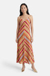 Robe midi multicolore de VERO MODA à rayures diagonales formant un chevron, avec bretelles fines.