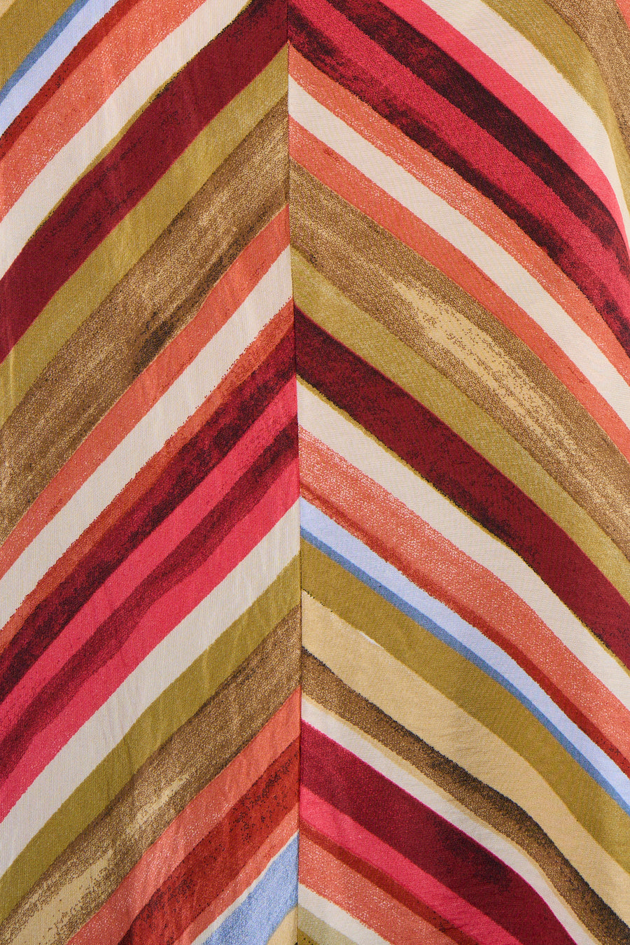 Robe multicolore de VERO MODA® avec motif à rayures diagonales irrégulières et couture en chevron.