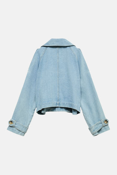 Veste courte en denim bleu clair de VERO MODA, avec col classique et manches longues à boutons.
