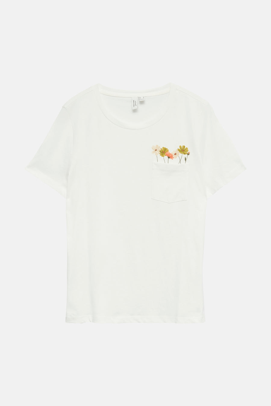 T-shirt blanc à manches courtes de VERO MODA avec poche poitrine imprimée de fleurs colorées.