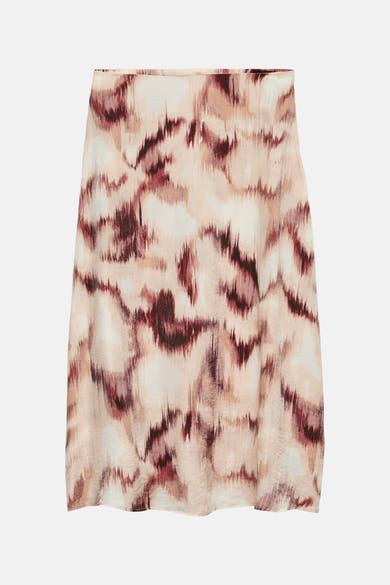 Multikleurige lange rok van VERO MODA® met wazig rood en perzik abstract patroon, geweven textuur.