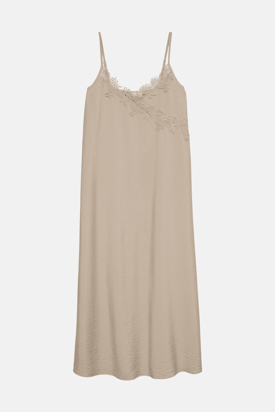 Robe cami beige satinée de VERO MODA avec dentelle florale sur le décolleté.