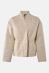 Korte beige jas van VERO MODA, met trekkoord in de taille en opstaande kraag, achterzijde.