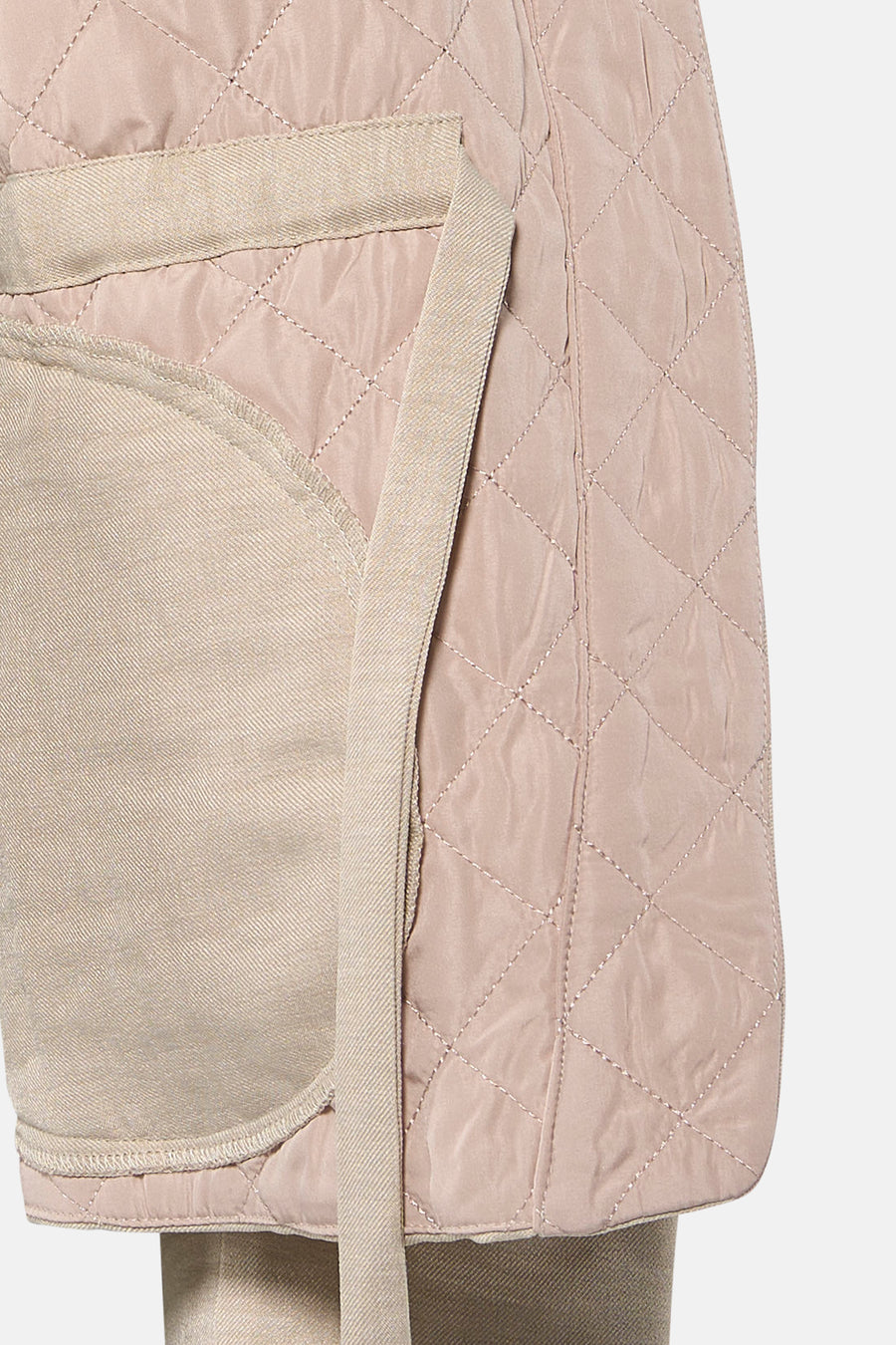 Korte beige jas van VERO MODA met ruitvormig doorgestikt patroon en opgestikte zak.