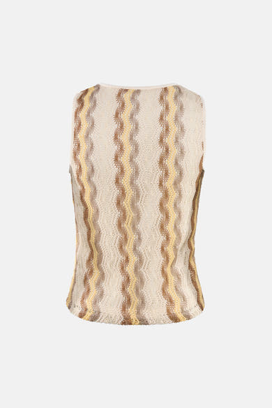 Top sans manches multicolore de VERO MODA® en tricot ajouré à rayures ondulées, vue de dos.