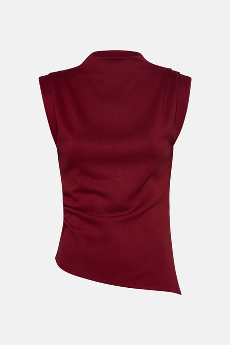 Top sans manches rouge de Vero Moda, avec col montant et coupe asymétrique.