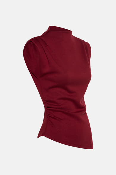 Top sans manches rouge de VERO MODA, avec col montant et détails froncés sur le côté.