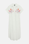 Wit VERO MODA®-jurk met kleurrijke bloemenborduursels, kraag en V-hals.