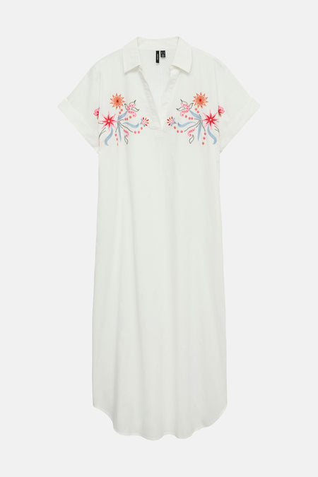 Robe blanche de VERO MODA® avec broderies florales colorées, col et encolure en V.