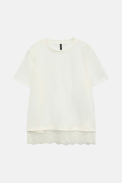 T-shirt blanc à manches courtes de VERO MODA avec ourlet en dentelle.