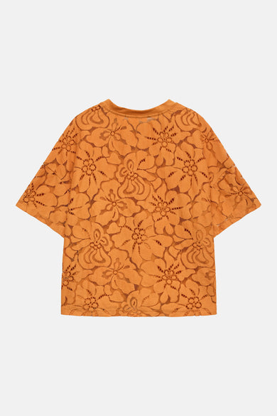 Oranje kanten T-shirt van VERO MODA met delicate bloemenprint en wijde korte mouwen.