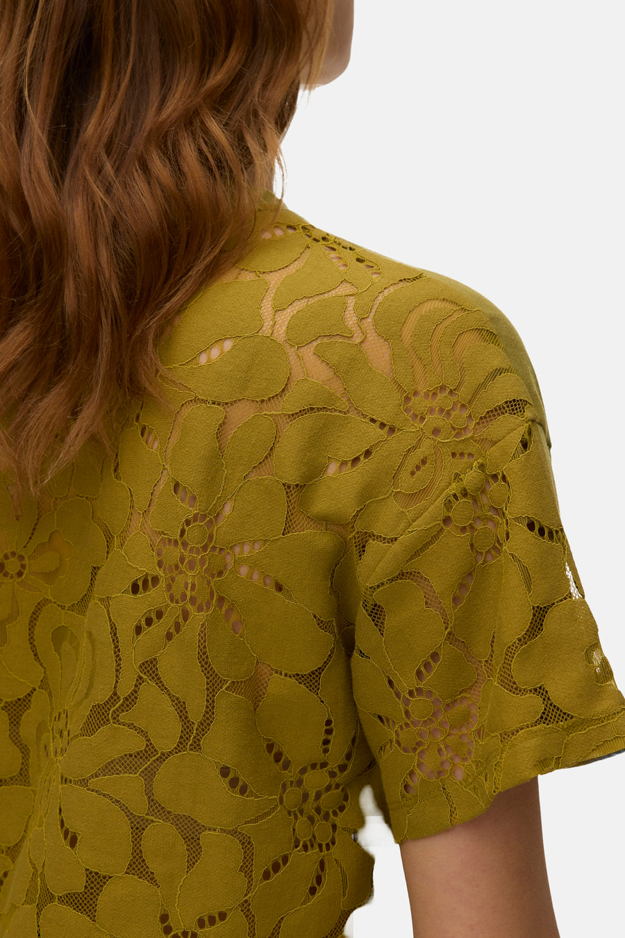 Groen T-shirt met korte mouwen van VERO MODA®, met bloemenpatroon van kant op de rug.