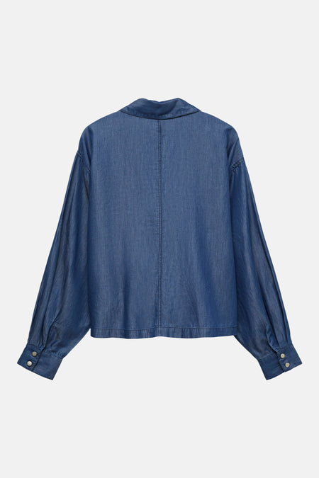 Chemise en denim bleu foncé de VERO MODA, manches longues avec poignets boutonnés, coupe droite.