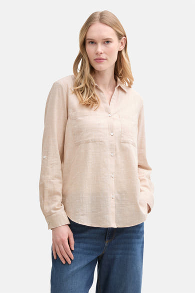 Beige blouse met lange mouwen van Tom Tailor, met borstzakken en in blauwe jeans.