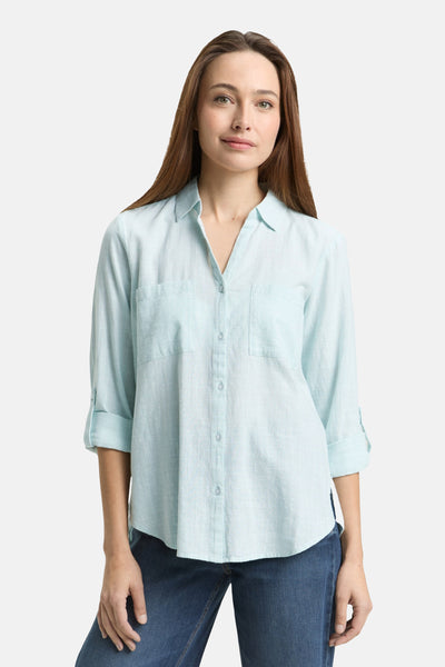 Chemise à manches longues vert clair de Tom Tailor, avec des manches retroussées et des poches à rabat.