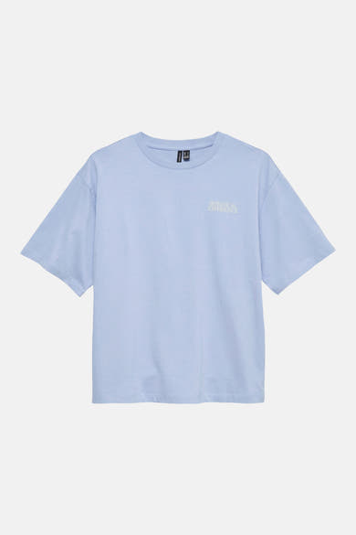 Lichtblauw T-shirt van VERO MODA met witte botanische print en tekst op de achterkant.