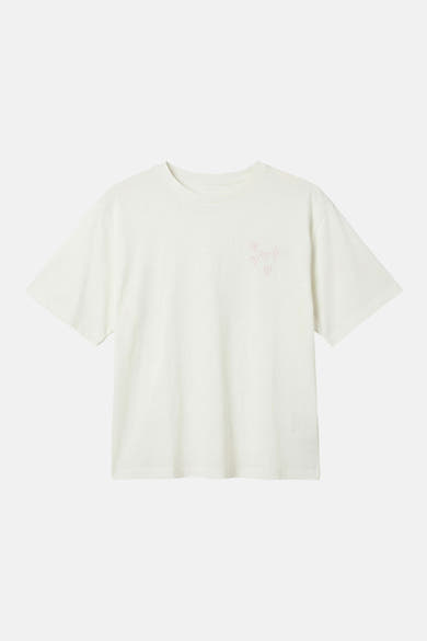 Wit T-shirt van VERO MODA met kleine roze hartjes op de borst.