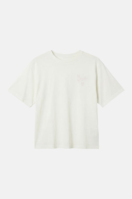 T-shirt blanc de VERO MODA avec de petits cœurs roses esquissés sur la poitrine.
