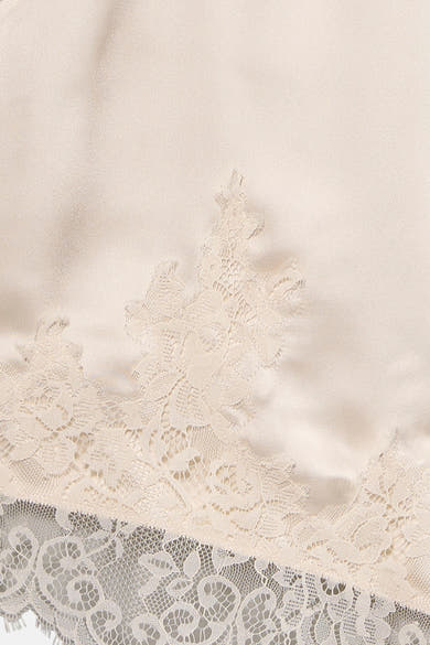 Chemisier beige sans manches de VERO MODA®, orné de dentelle délicate ton sur ton.
