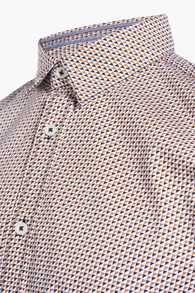 Chemise à manches longues multicolore de Tom Tailor, motif géométrique triangulaire, boutons blancs.