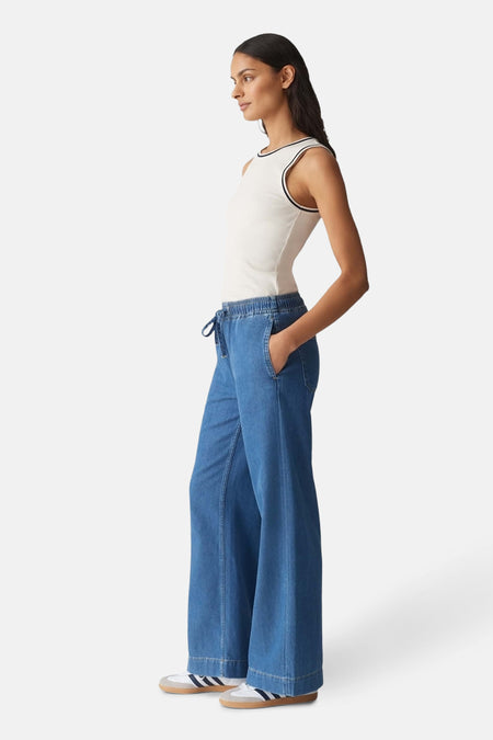 Pantalon en denim bleu moyen de OPUS, avec cordon de serrage et poches latérales.
