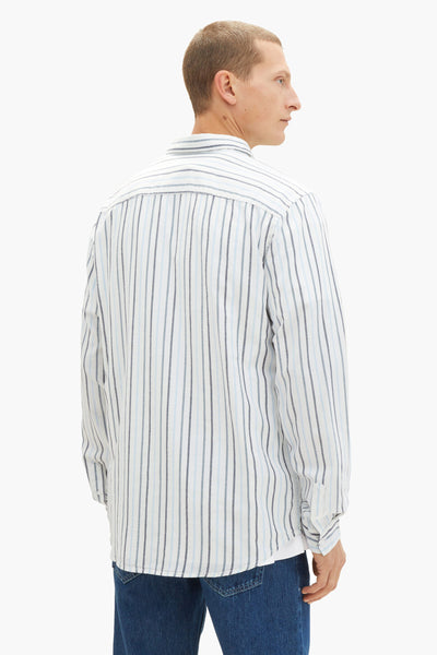 Chemise rayée en coton à manches longues par Tom Tailor, vue de dos avec motif à fines rayures bleues et grises.