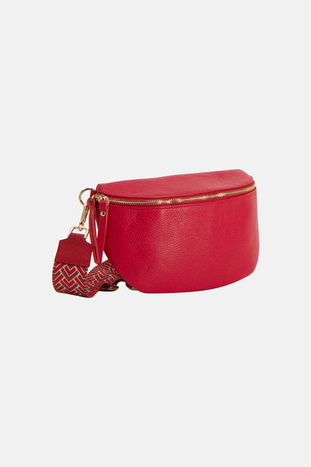 Sac à bandoulière rouge de Access®, avec une bandoulière à motif géométrique.
