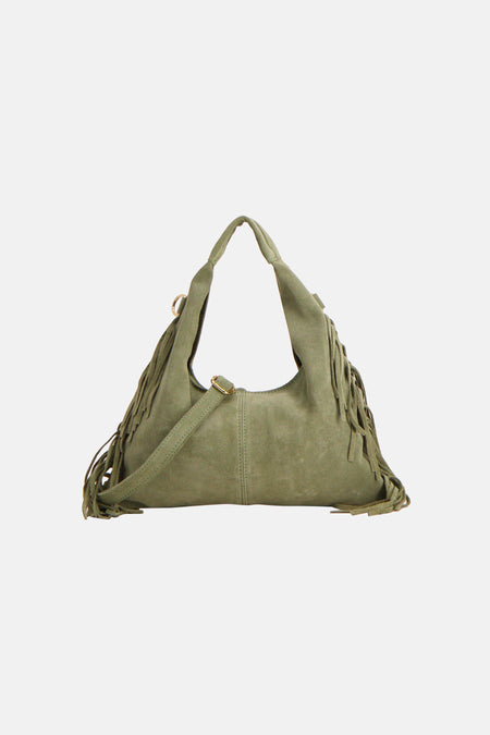 Sac à bandoulière vert en suède Access® avec franges décoratives et bandoulière ajustable.