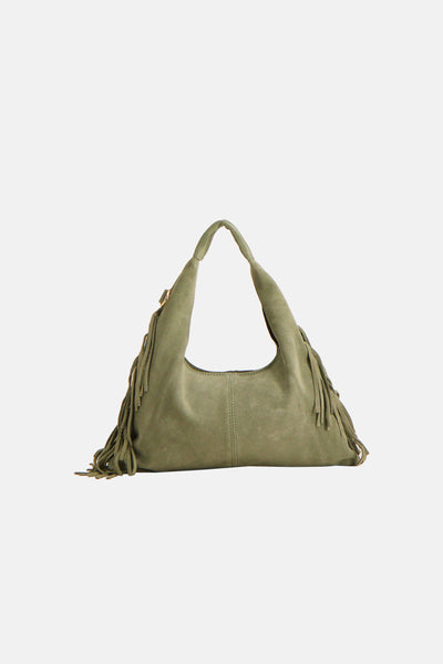 Sac à bandoulière vert de Access®, avec des franges décoratives et une texture en suède.
