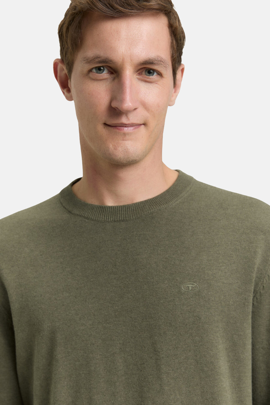 Pull à col rond vert de Tom Tailor, en maille fine avec logo discret sur le côté.