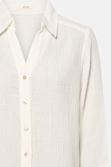 Chemisier blanc à manches longues van OPUS, en tissu texturé avec boutons nacrés.